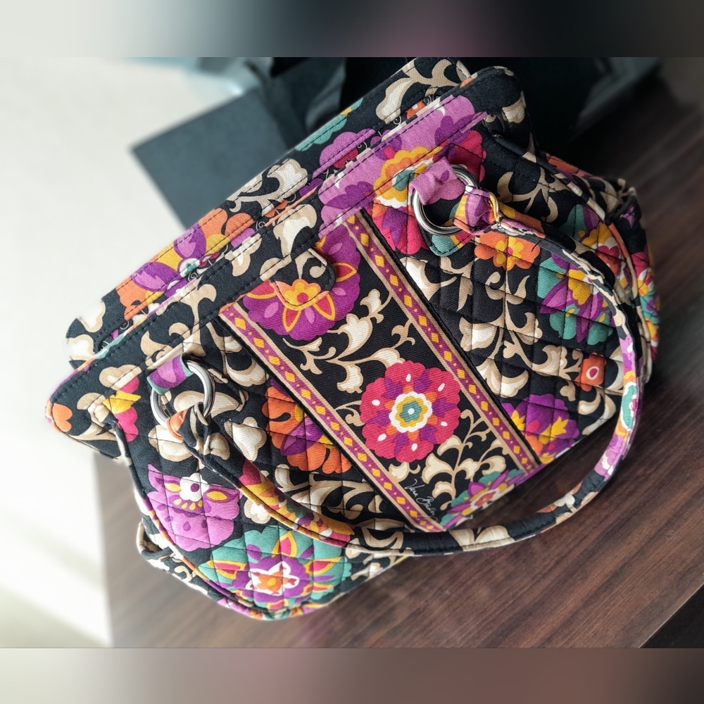 VERA BRADLEY ELOISE HAND BAG. SUZANI PATTERN. EXCELLENT CONDITION.